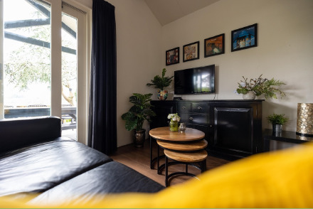 Chalet Wilgenroos op waterrijk park De Groote Vliet voor 4 personen HW010