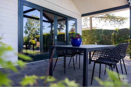 Chalet Wilgenroos op waterrijk park De Groote Vliet voor 4 personen HW010