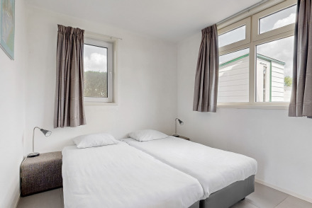 Chalet Wilgenroos op waterrijk park De Groote Vliet voor 4 personen HW010