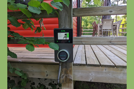 Chalet Vedran in bos Les Hazalles Barvaux met omheinde tuin en laadpaal HW506