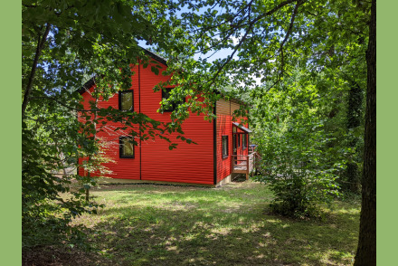 Chalet Vedran in bos Les Hazalles Barvaux met omheinde tuin en laadpaal HW506
