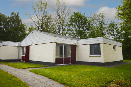 Bungalow Nelderhut op rustig park in Simpelveld Zuid-Limburg HW310